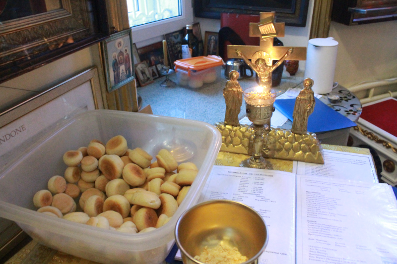 Как усопшие заступились за пьющего священника / Перевел с греческого Геворг Казарян / Из книги: Чудеса и откровения Божественной Литургии. Изд. свящ. обители Параклита (Оропос-Аттика), 2012. (На греч. яз.) / Фото с сайта Храма Всех святых http://www.hvs.kz/